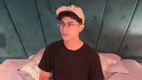 Aaron Ezequiel online show from April 21, 6:47 pm