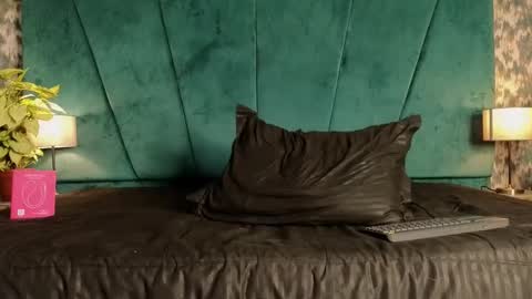 Snapshot of aaron_eze chatting on November 1, 12:47 am Aaron Ezequiel online show from November 1, 12:47 am