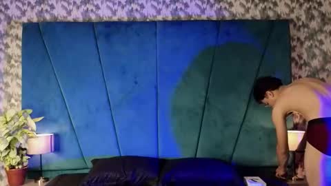 Snapshot of aaron_eze chatting on October 21, 10:45 pm Aaron Ezequiel online show from October 21, 10:45 pm