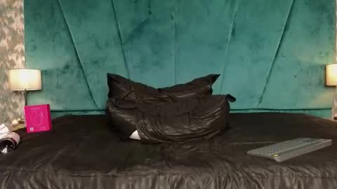 Snapshot of aaron_eze chatting on October 31, 12:45 am Aaron Ezequiel online show from October 31, 12:45 am