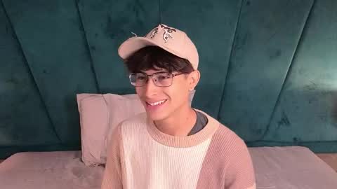 Aaron Ezequiel online show from April 17, 12:41 pm