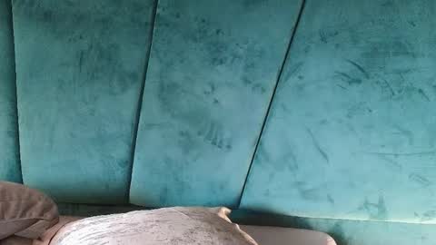 Aaron Ezequiel online show from April 25, 1:41 pm