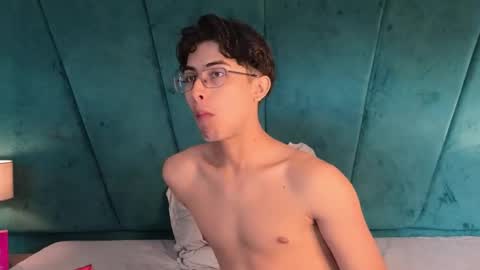 Aaron Ezequiel online show from April 19, 6:10 pm