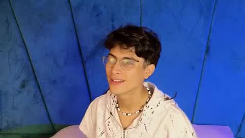 Snapshot of aaron_eze chatting on October 16, 10:29 pm Aaron Ezequiel online show from October 16, 10:29 pm