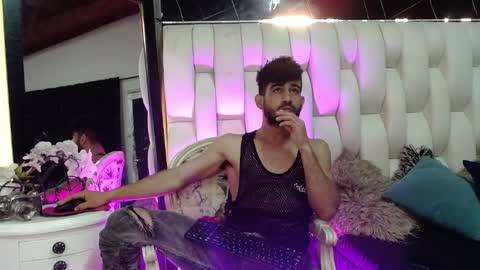 aaron_jones_1 online show from April 15, 9:04 pm