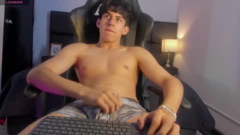 Snapshot of aaron_spencer13 chatting on September 8, 6:40 pm Aron online show from September 8, 6:40 pm