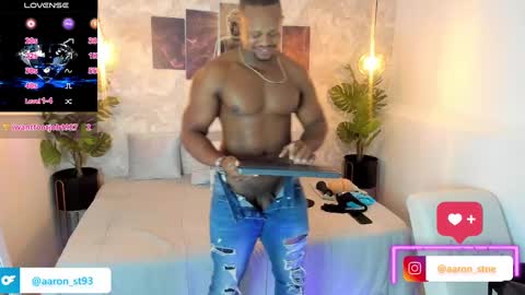 Snapshot of aaron_st chatting on February 26, 10:58 am Aaron online show from February 26, 10:58 am
