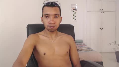 Snapshot of aaronblack1_ chatting on January 28, 1:16 pm Heyy my name is Aaron online show from January 28, 1:16 pm