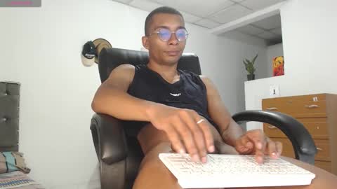 Snapshot of aaronblack1_ chatting on October 12, 1:10 am Heyy my name is Aaron online show from October 12, 1:10 am
