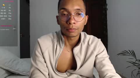 Snapshot of aaronblack1_ chatting on December 30, 3:25 am Heyy my name is Aaron online show from December 30, 3:25 am