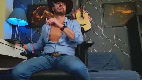 Snapshot of aaronbomer chatting on October 21, 4:26 am Aaron online show from October 21, 4:26 am