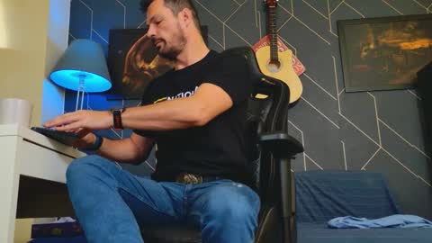 Snapshot of aaronbomer chatting on October 18, 8:08 am Aaron online show from October 18, 8:08 am