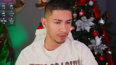 Snapshot of aaronfox_ chatting on December 25, 11:10 pm AARON online show from December 25, 11:10 pm