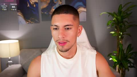 Snapshot of aaronfox_ chatting on January 7, 12:24 am AARON online show from January 7, 12:24 am