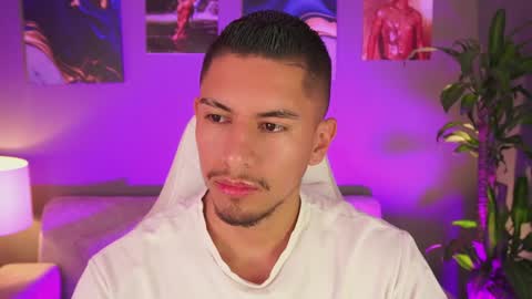 Snapshot of aaronfox_ chatting on January 28, 9:08 am AARON online show from January 28, 9:08 am