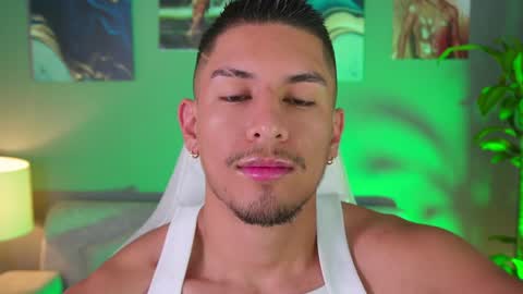 Snapshot of aaronfox_ chatting on January 26, 11:50 am AARON online show from January 26, 11:50 am