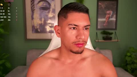 Snapshot of aaronfox_ chatting on February 8, 9:03 am AARON online show from February 8, 9:03 am