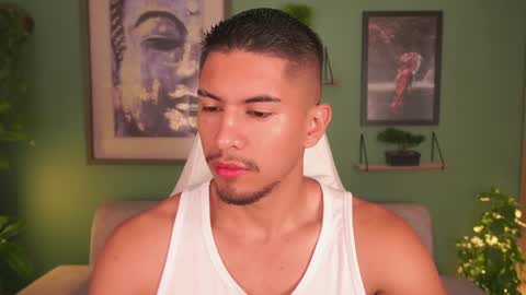 Snapshot of aaronfox_ chatting on February 4, 9:07 am AARON online show from February 4, 9:07 am