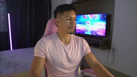 AARON  online show from May 4, 8:21 pm