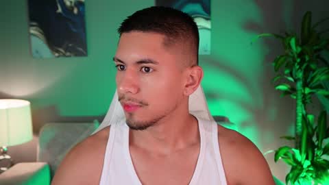 Snapshot of aaronfox_ chatting on January 20, 9:13 am AARON online show from January 20, 9:13 am
