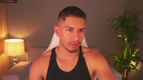 Snapshot of aaronfox_ chatting on February 2, 12:46 pm AARON online show from February 2, 12:46 pm
