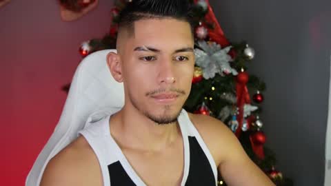 Snapshot of aaronfox_ chatting on December 13, 2:10 am AARON online show from December 13, 2:10 am