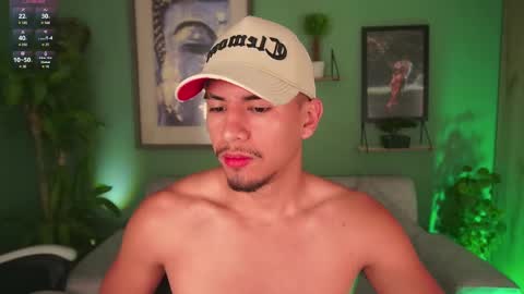 Snapshot of aaronfox_ chatting on February 27, 9:22 am AARON online show from February 27, 9:22 am