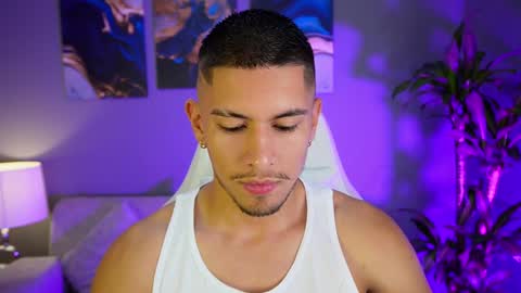 Snapshot of aaronfox_ chatting on January 5, 11:44 pm AARON online show from January 5, 11:44 pm