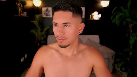 Snapshot of aaronfox_ chatting on September 22, 10:48 am AARON online show from September 22, 10:48 am