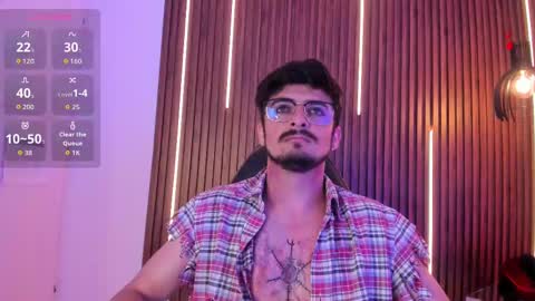 Snapshot of aaronfuentes7 chatting on October 6, 8:46 pm aaronfuentes7 online show from October 6, 8:46 pm