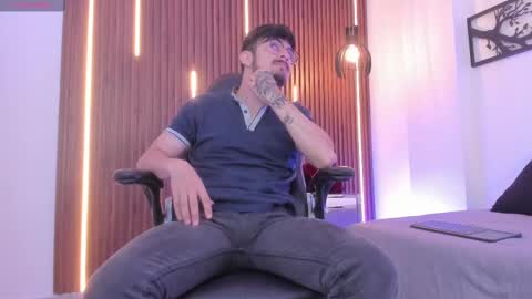 Snapshot of aaronfuentes7 chatting on September 27, 7:34 pm aaronfuentes7 online show from September 27, 7:34 pm