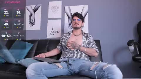 Snapshot of aaronfuentes7 chatting on October 3, 6:57 pm aaronfuentes7 online show from October 3, 6:57 pm