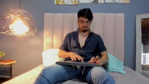 aaronfuentes7 online show from September 18, 11:07 pm