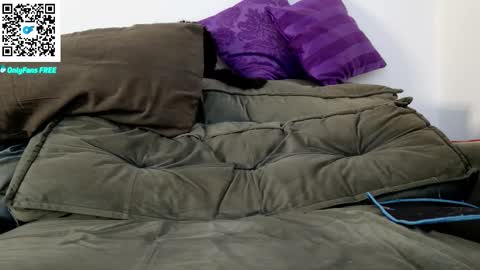 Snapshot of aaronlegend chatting on October 13, 9:21 pm Aaron online show from October 13, 9:21 pm