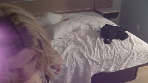 aaronprezent online show from January 1, 8:26 pm