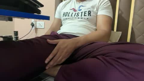Snapshot of aaryan_sexoo chatting on October 1, 9:35 am aaryan_sexoo online show from October 1, 9:35 am