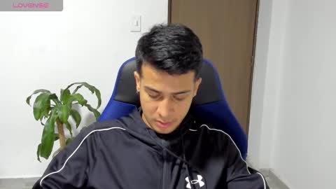 Independence model AbelAsburgo online show from November 4, 2:45 am