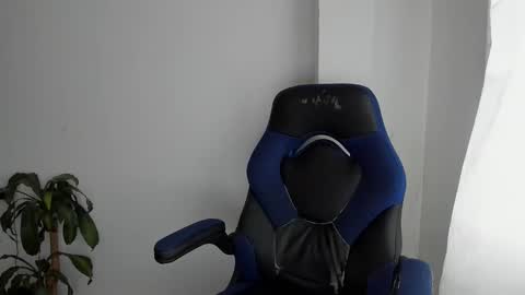 Independence model AbelAsburgo online show from February 9, 10:47 pm