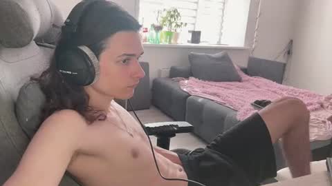 hi  cum in pvt noi extra tip online show from June 12, 1:09 pm