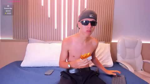 abraham_horny18 online show from October 28, 10:29 am