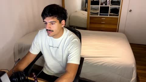 Snapshot of achura03 chatting on December 17, 1:29 am achura03 online show from December 17, 1:29 am