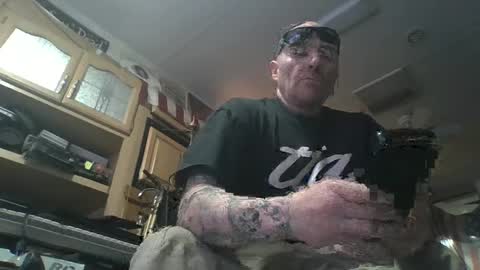 Snapshot of act_right_dub420 chatting on February 19, 4:55 am act_right_dub420 online show from February 19, 4:55 am