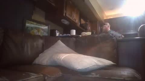 Snapshot of act_right_dub420 chatting on October 10, 2:05 am act_right_dub420 online show from October 10, 2:05 am
