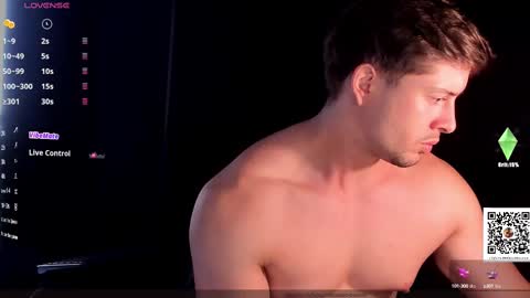 Snapshot of adam_bouton chatting on September 24, 11:52 am Adam online show from September 24, 11:52 am