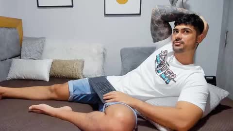 Snapshot of adam_clarke chatting on January 31, 3:30 am adam clarke online show from January 31, 3:30 am