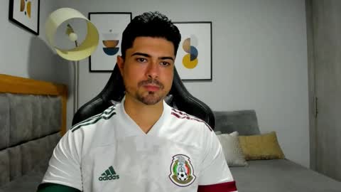 adam clarke online show from November 25, 4:25 am