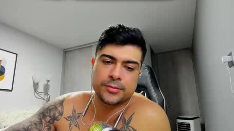 Snapshot of adam_clarke chatting on January 19, 7:37 pm adam clarke online show from January 19, 7:37 pm