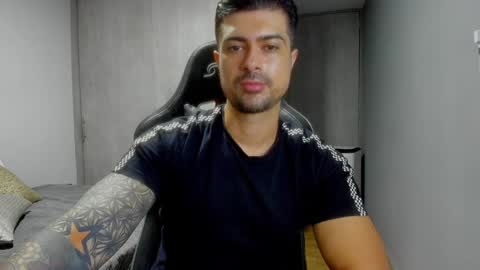 Snapshot of adam_clarke chatting on January 14, 1:58 am adam clarke online show from January 14, 1:58 am