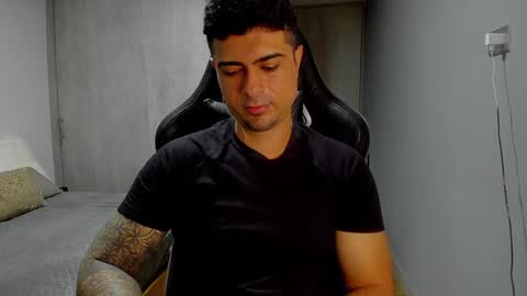 Snapshot of adam_clarke chatting on January 17, 2:29 am adam clarke online show from January 17, 2:29 am
