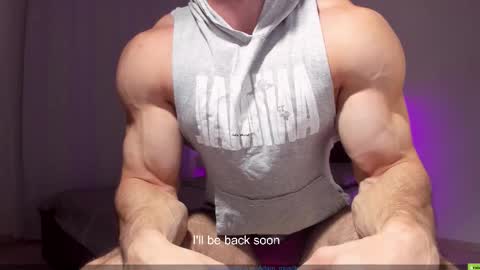 Snapshot of adam_muscle_ chatting on September 11, 9:25 pm Adam online show from September 11, 9:25 pm